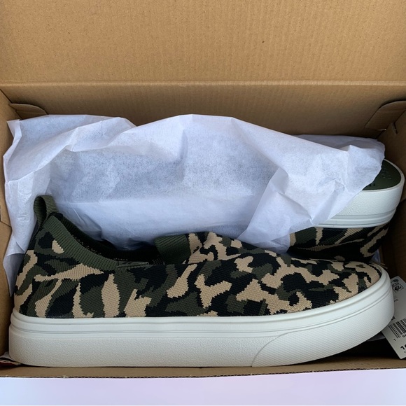 Reebok Onlux Slip On Women’s walking Marche Shoes Sz 10 Stucco Army Green Black - Picture 2 of 15